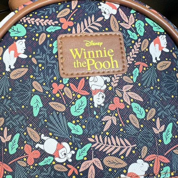 Winnie The Pooh 3 Piece Gift Set Mini Backpack ID Card And Keychain - Picture 5 of 12